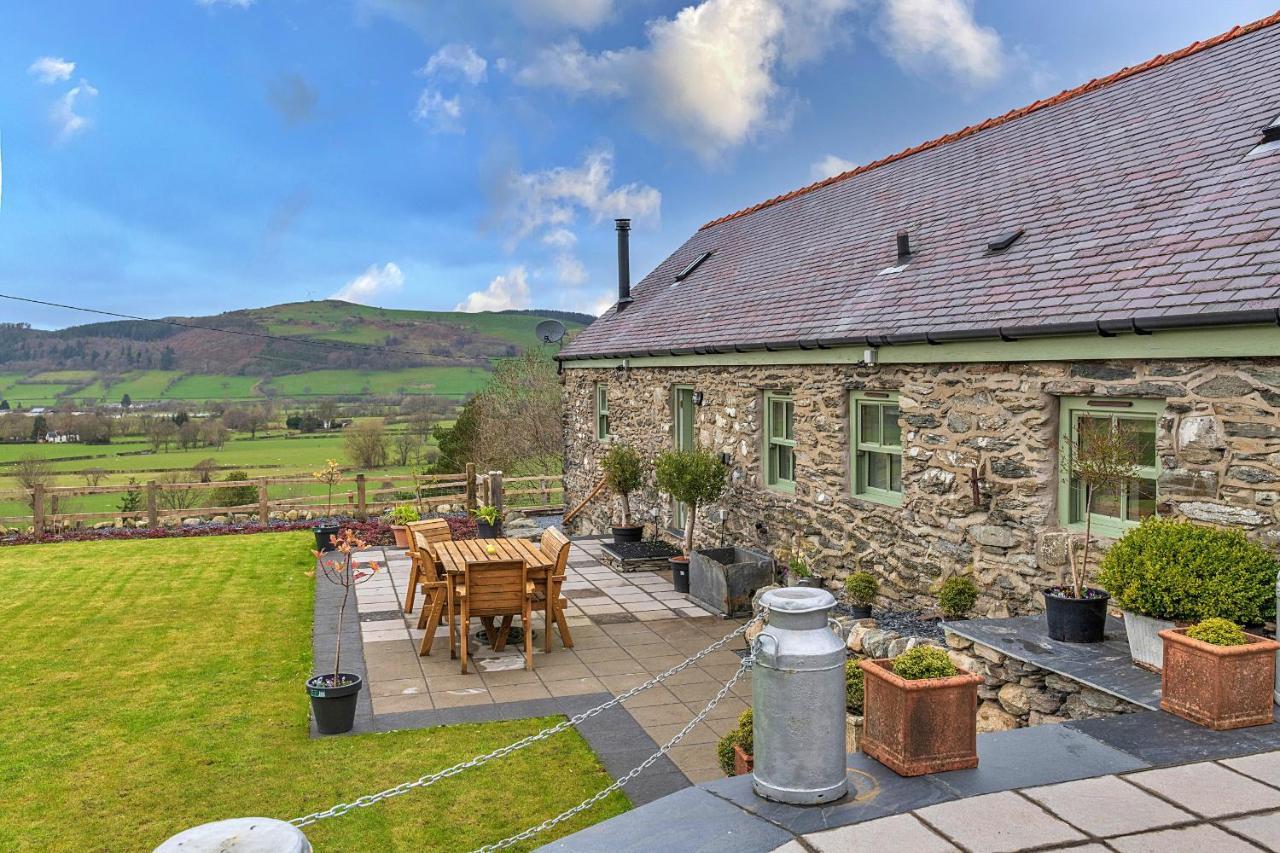 Finest Retreats - Moelis Granary - Luxury Cottage With Hot Tub Llandrillo Zewnętrze zdjęcie
