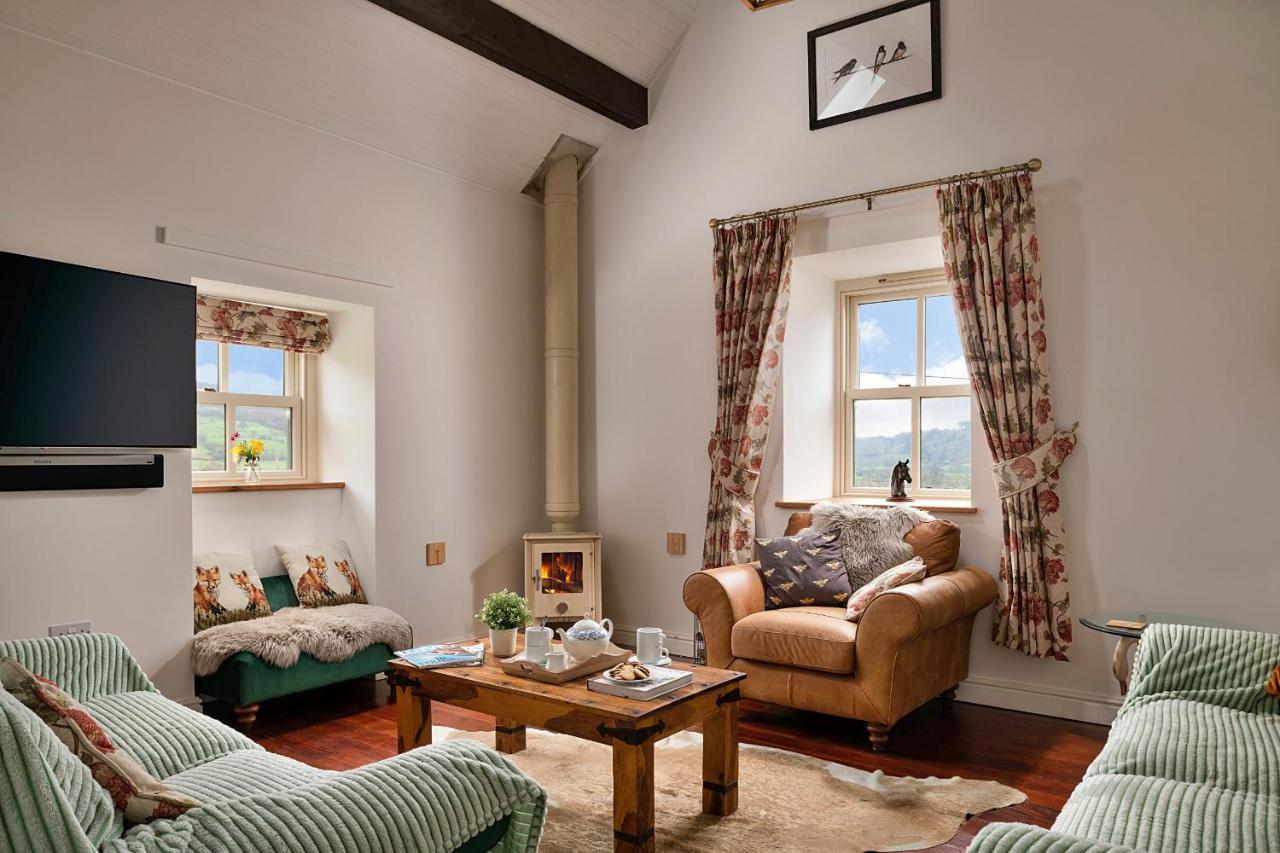 Finest Retreats - Moelis Granary - Luxury Cottage With Hot Tub Llandrillo Zewnętrze zdjęcie