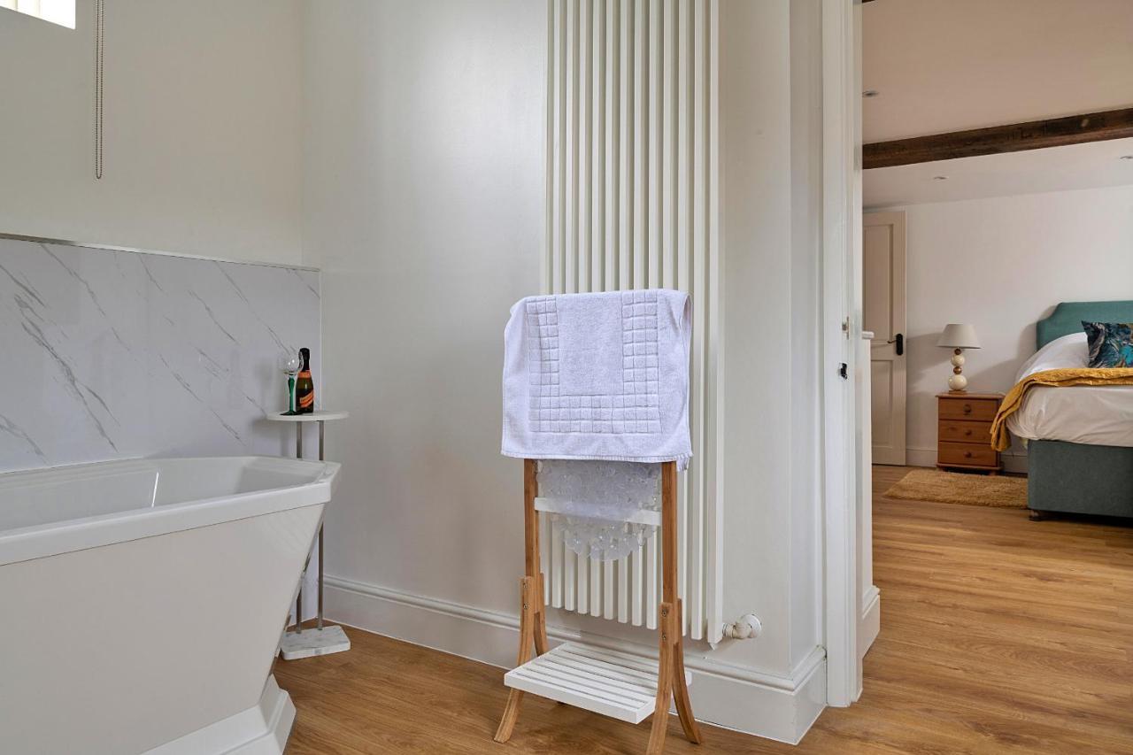 Finest Retreats - Moelis Granary - Luxury Cottage With Hot Tub Llandrillo Zewnętrze zdjęcie