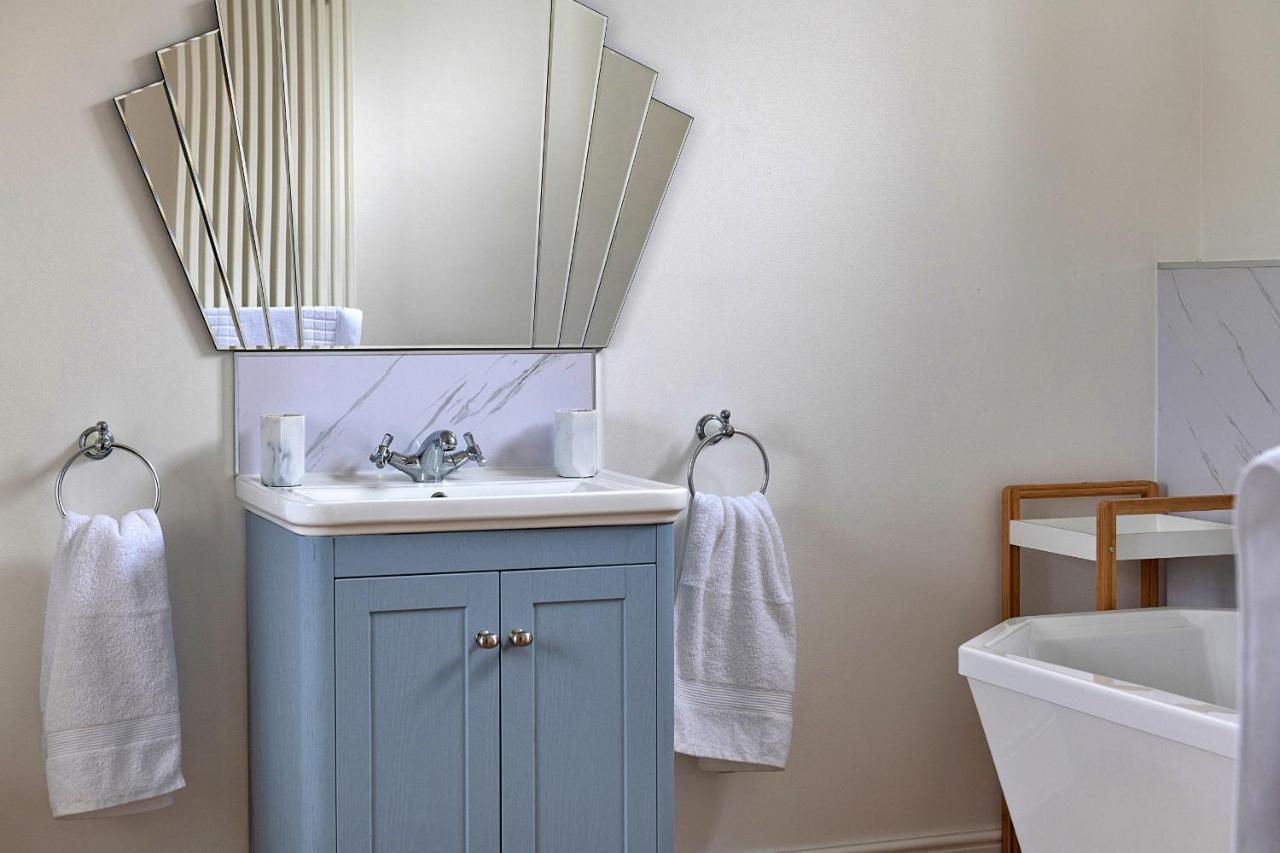 Finest Retreats - Moelis Granary - Luxury Cottage With Hot Tub Llandrillo Zewnętrze zdjęcie
