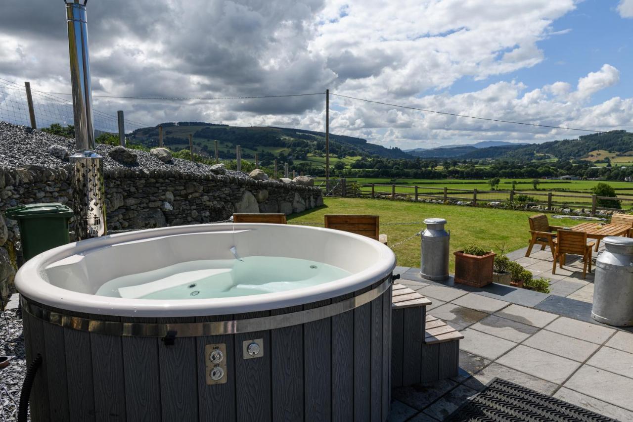 Finest Retreats - Moelis Granary - Luxury Cottage With Hot Tub Llandrillo Zewnętrze zdjęcie