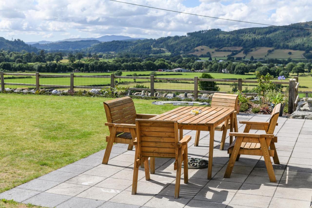 Finest Retreats - Moelis Granary - Luxury Cottage With Hot Tub Llandrillo Zewnętrze zdjęcie