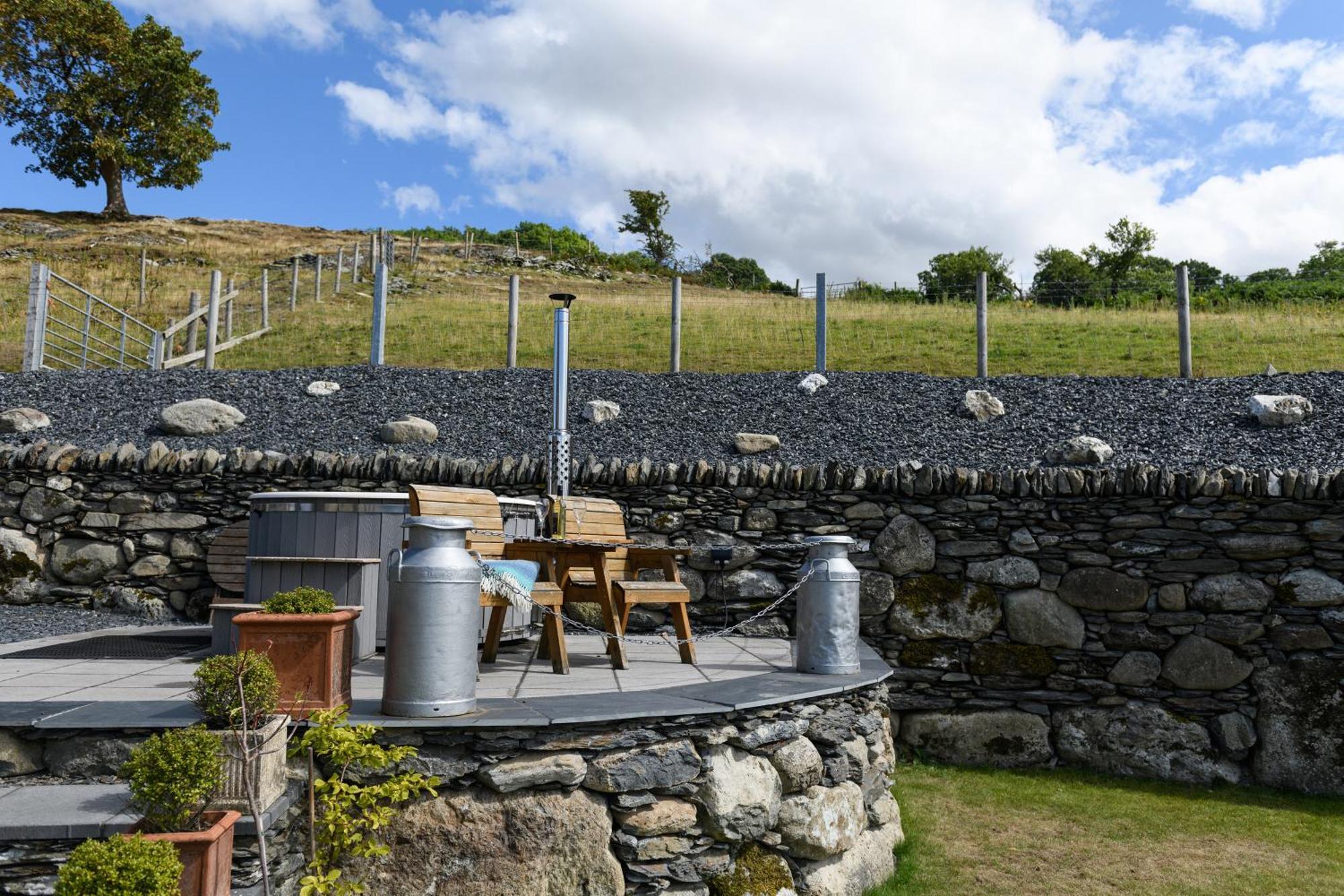 Finest Retreats - Moelis Granary - Luxury Cottage With Hot Tub Llandrillo Zewnętrze zdjęcie